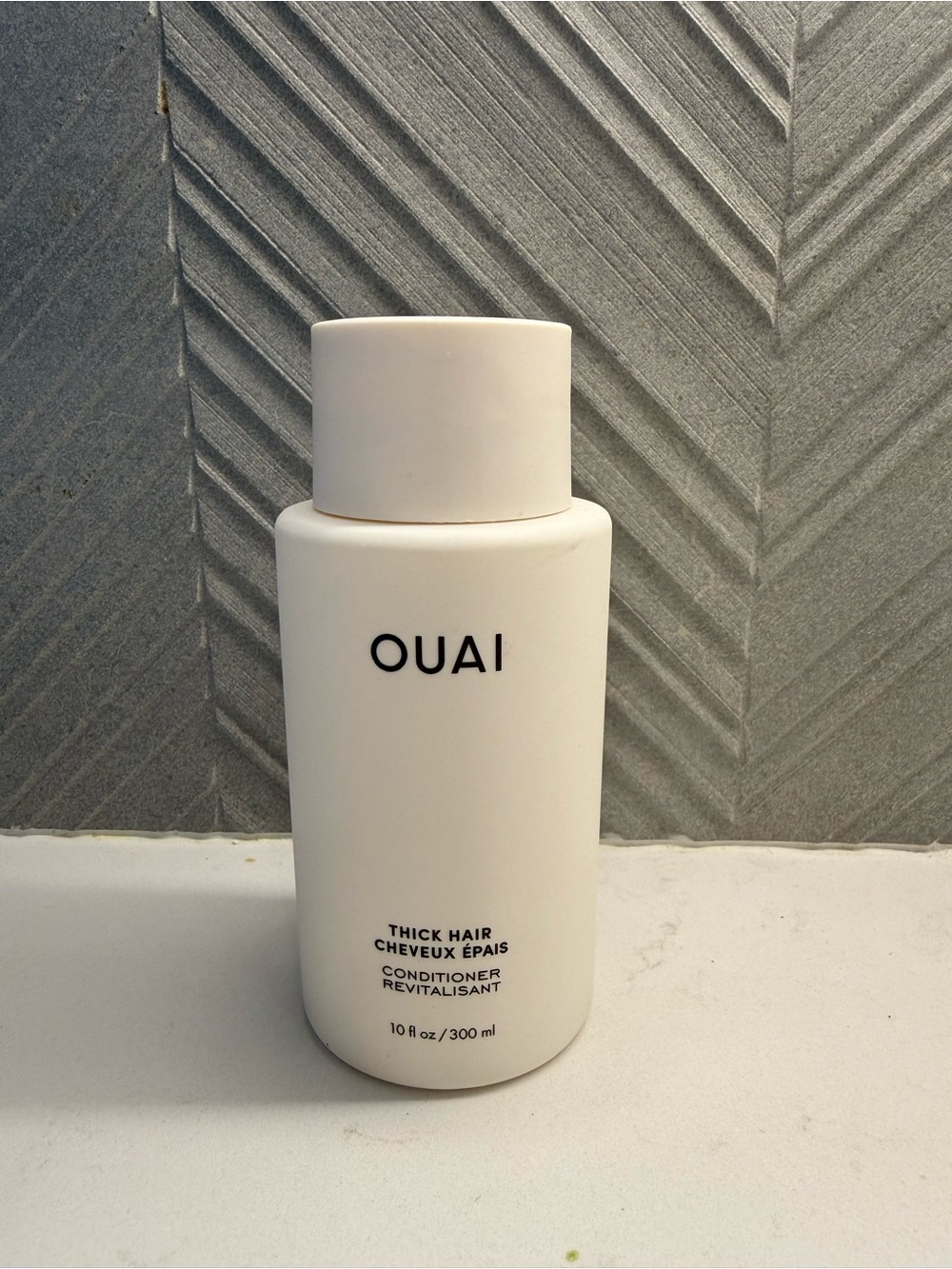 OUAI Thick Hair Conditioner - Cream White Bottle